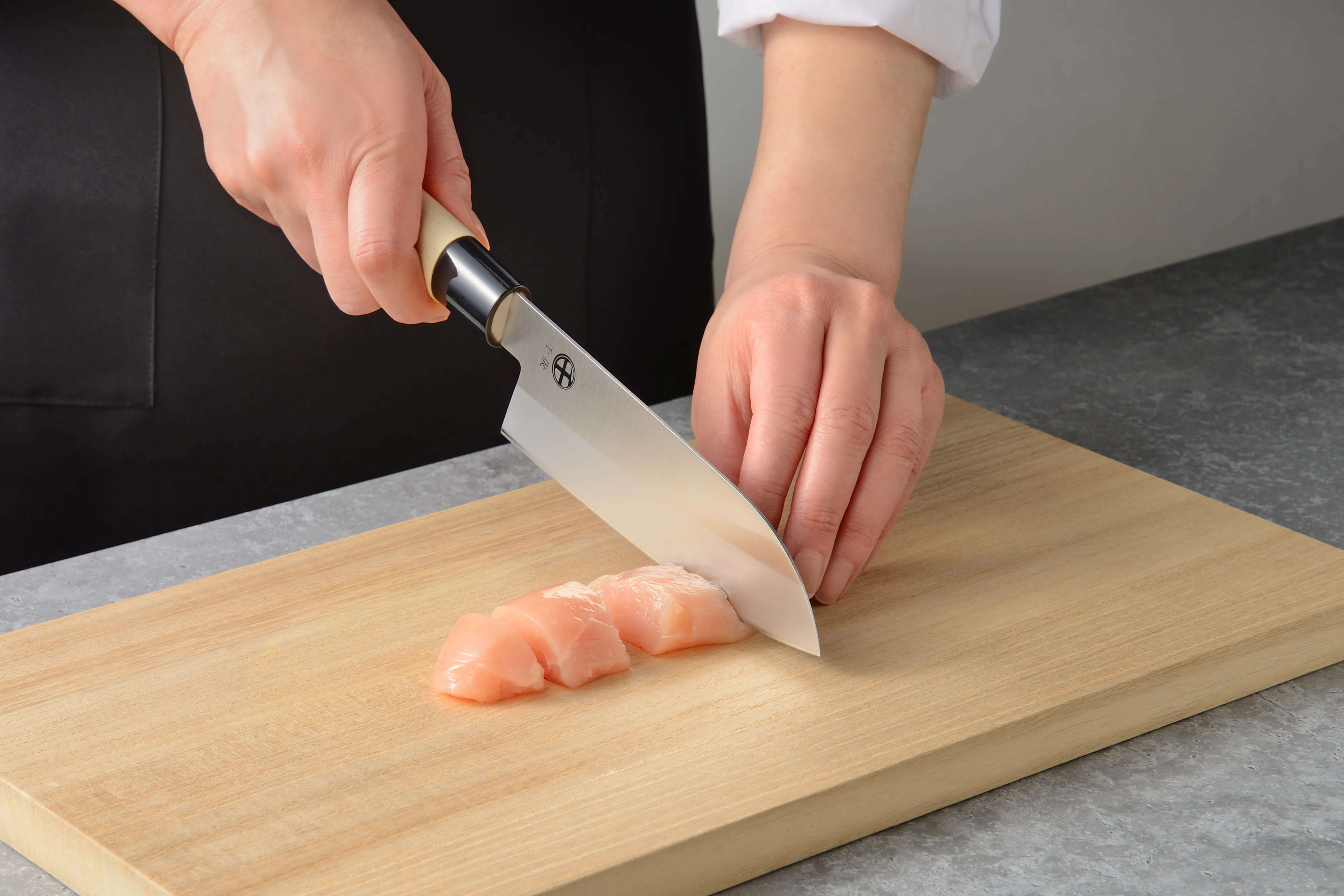 Chitose Molybdenum Steel Santoku Knife 15.5cm - Image 3