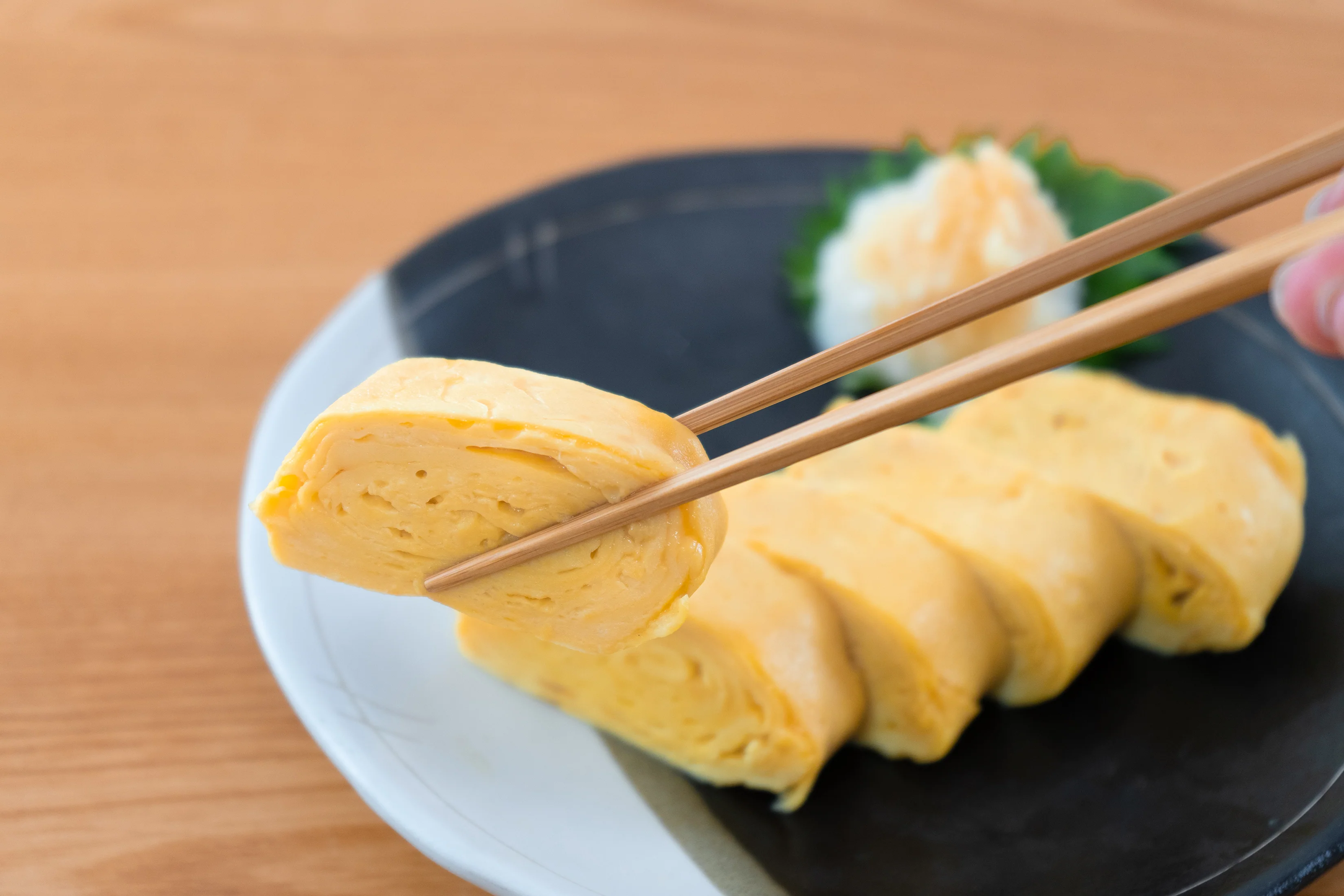 Chitose Wooden-Handled Iron Tamagoyaki Pan 14 x 18cm - Image 7