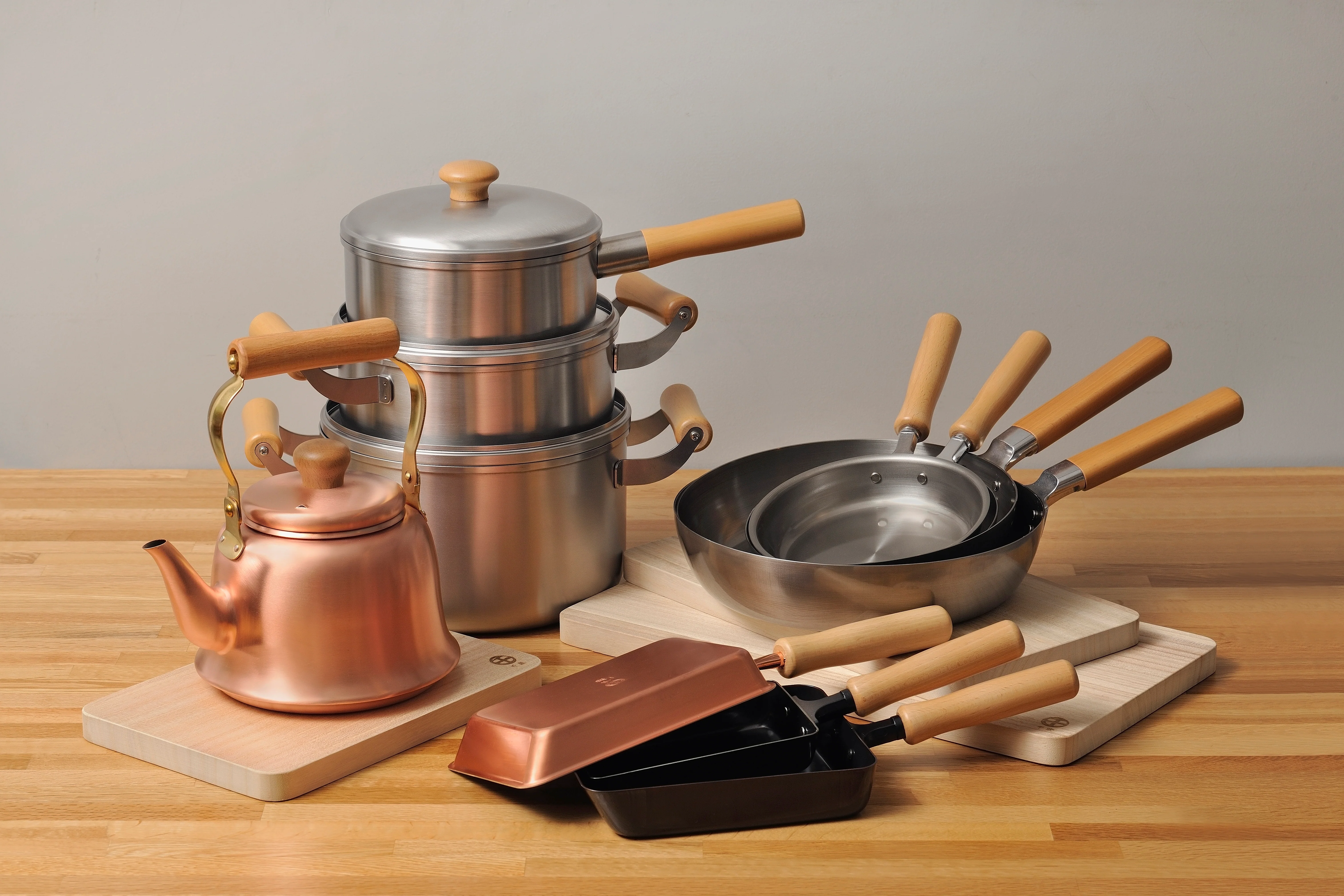 Chitose Wooden-Handled Modern Kettle 1.5L - Image 5