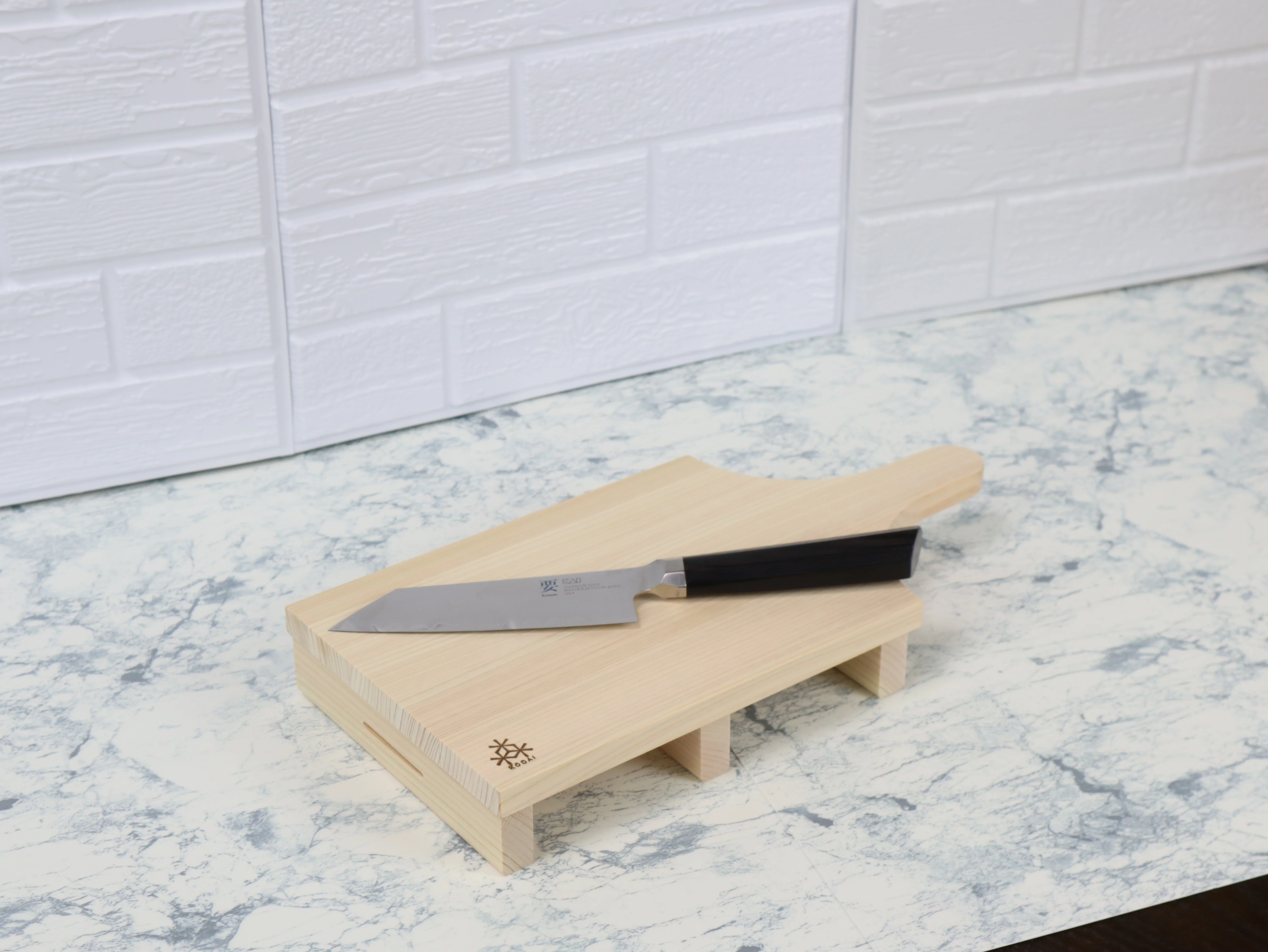 Hinoki Versatile Standing Plate Rectangle with Knife Slot - Image 6