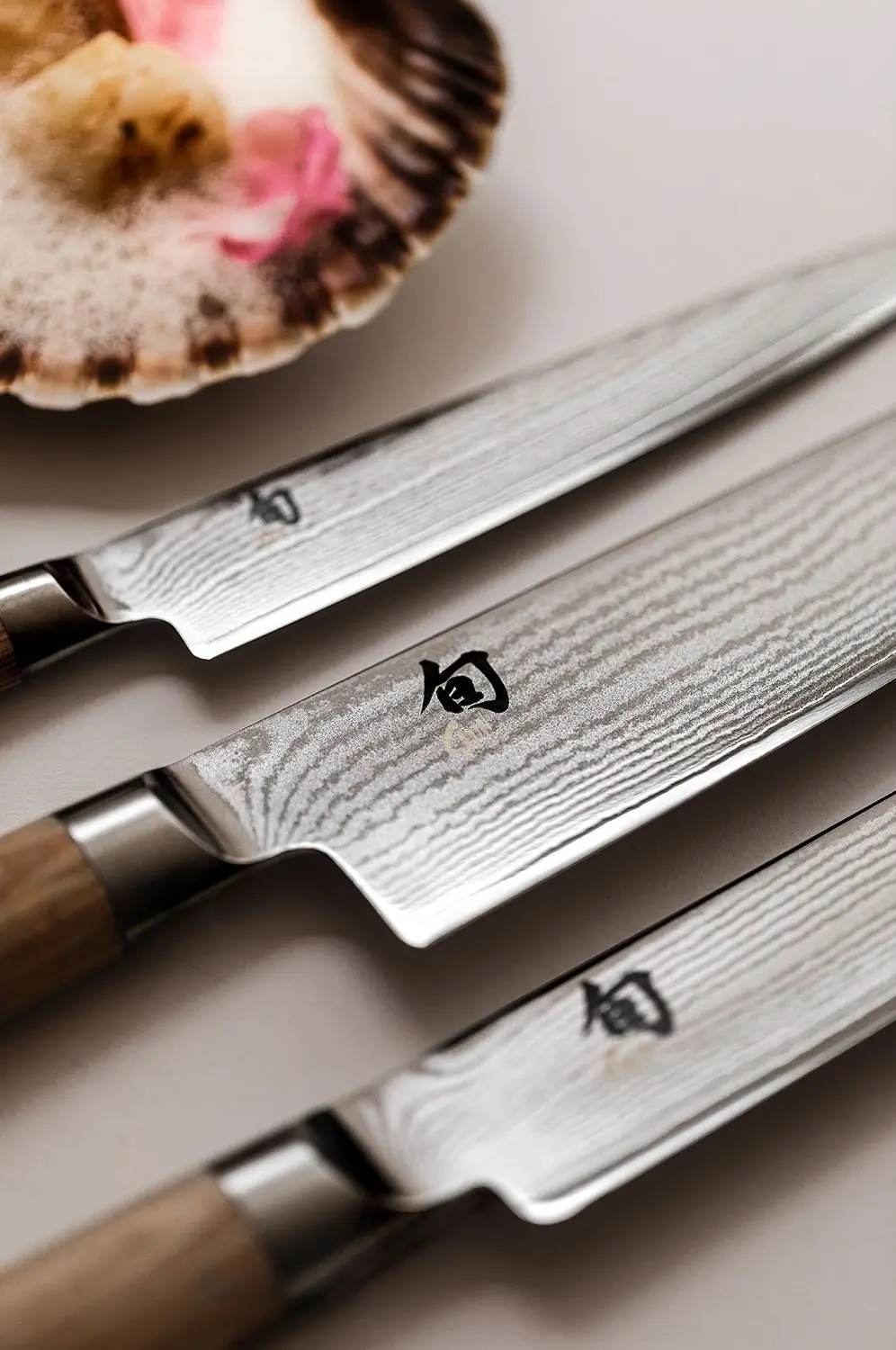 Kai Shun White Classic Bread knife 23cm - Image 5