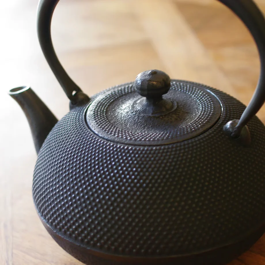 Nambu Cast Iron Arare Pattern Kettle 1200ml - Image 4