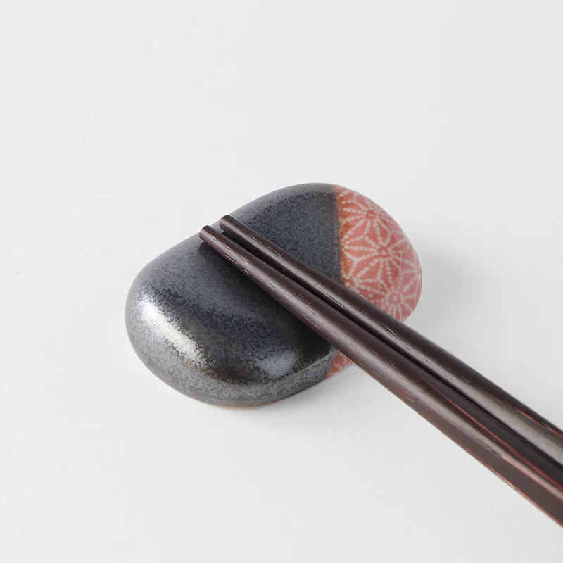 Pebble Chopstick Rest black with coral section 4.5cm - Image 2