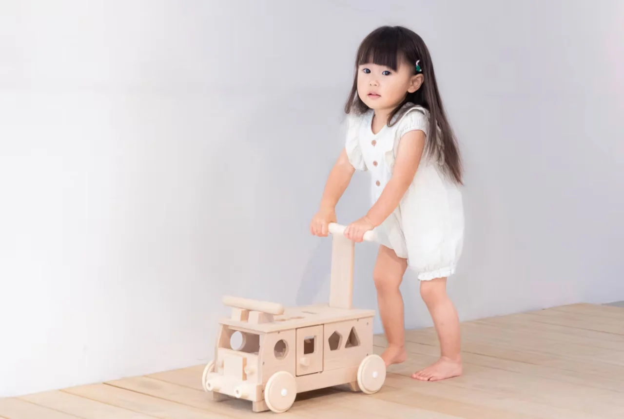Tetetoys Wooden Puzzle Bus Rider & Walker - Image 2