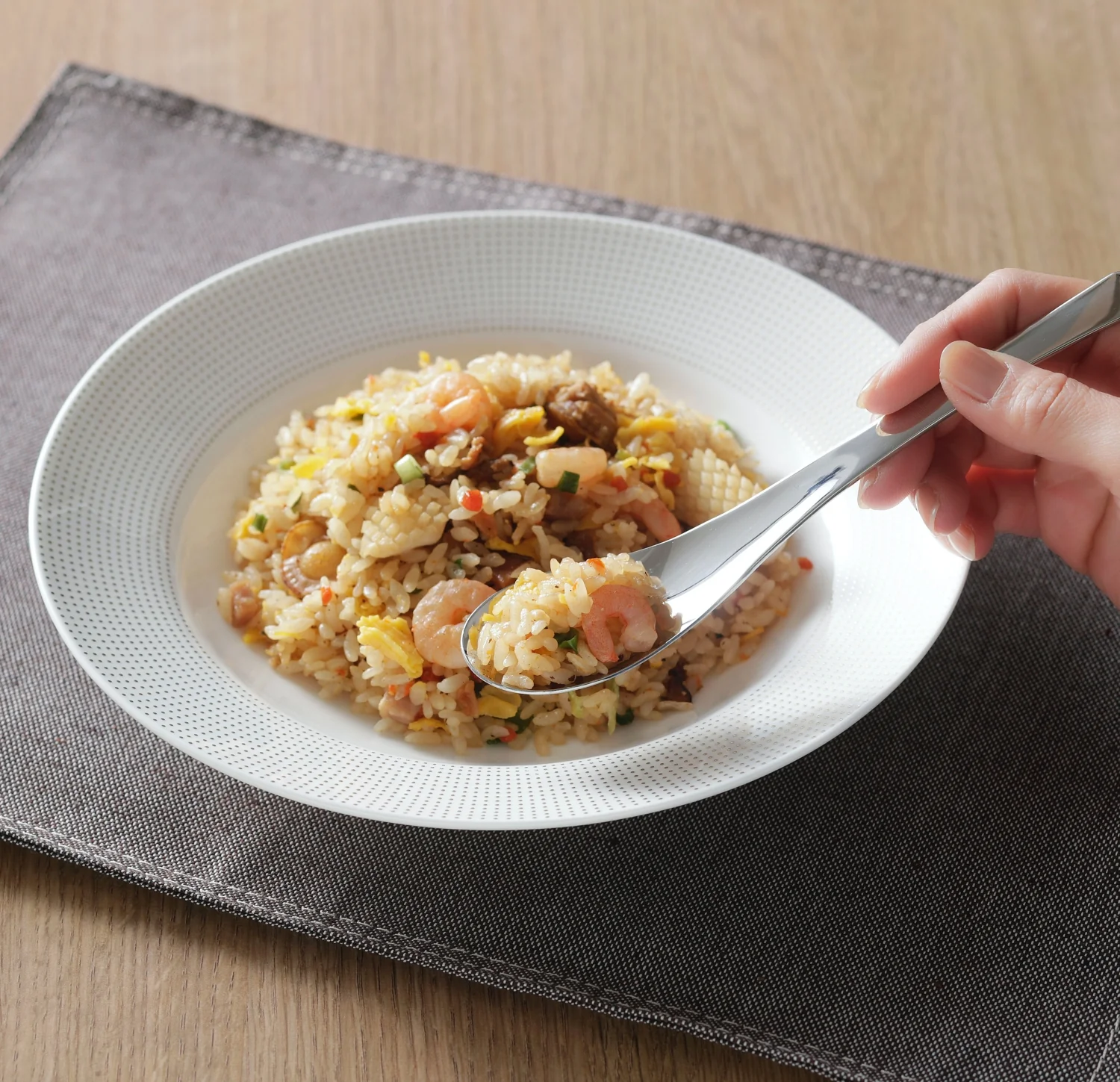 Tsubame Mirror Polished Stainless Steel Classic Renge Spoon 17.7cm - Image 3
