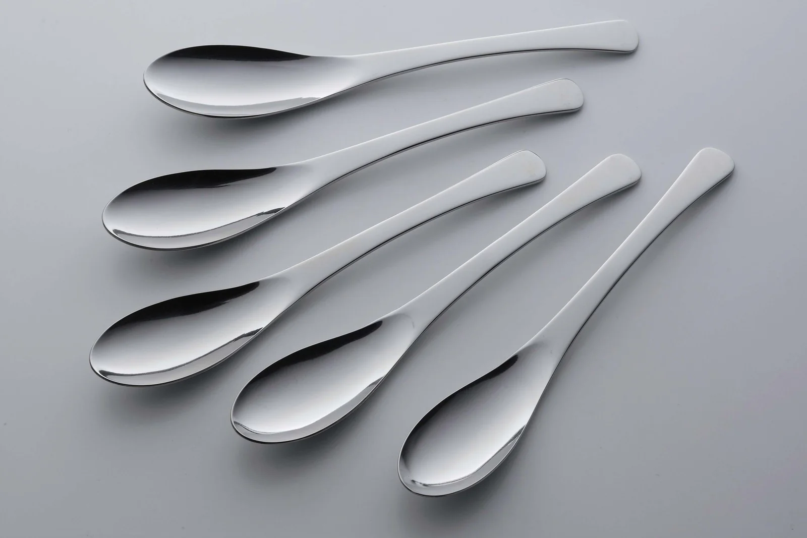 Tsubame Mirror Polished Stainless Steel Dining Spoon 19.2cm - Image 5