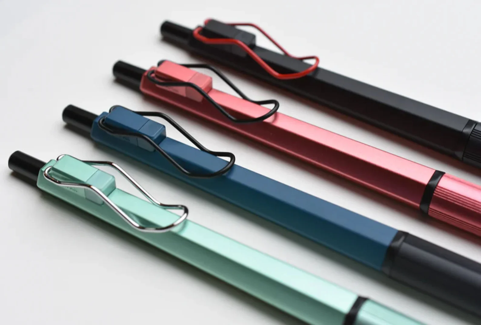 Uni Jetstream Edge 0.38mm Oil-based Pen- Black - Image 3